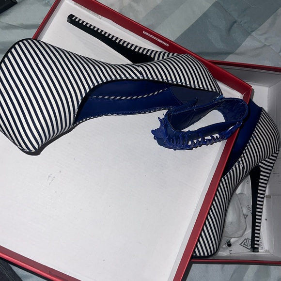 Stripe heels - Picture 1 of 4